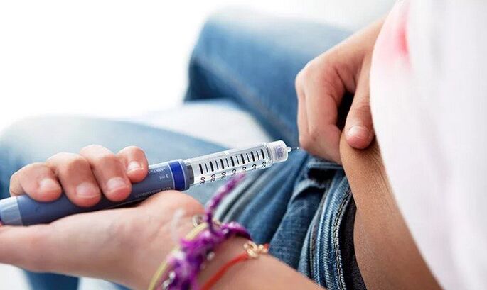 Diabetes larriak intsulina injekzioak etengabe behar ditu